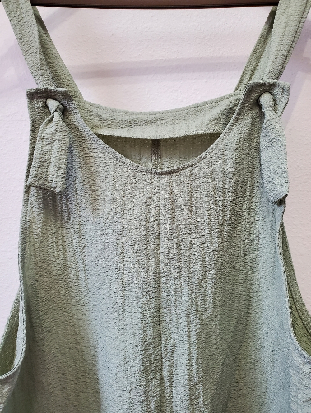 Emery Rose Gauze Sage Green Gauze Cotton Tie Strap Pocket Romper - Picture 4 of 9